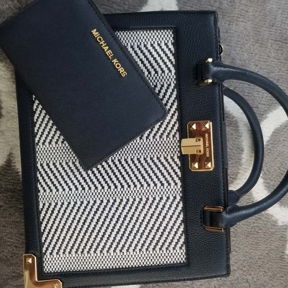 Michael Kors purse and wallet set
